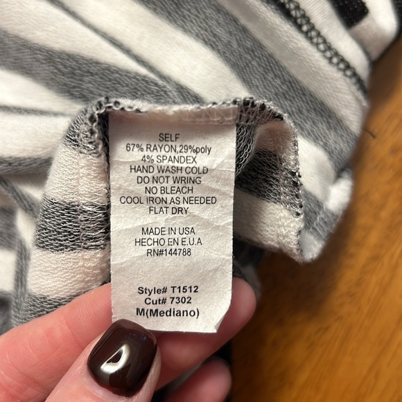 Women’s long sleeve striped shirt with cut out shoulders size medium. - Picture 6 of 6